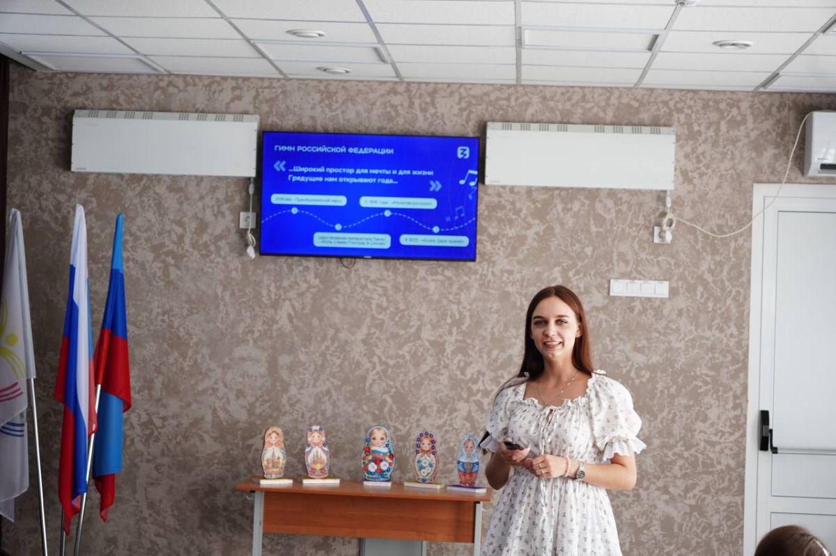 В ЛНР прошли просветительские встречи ко Дню Государственного флага В ЛНР прошли просветительские встречи ко Дню Государственного флага