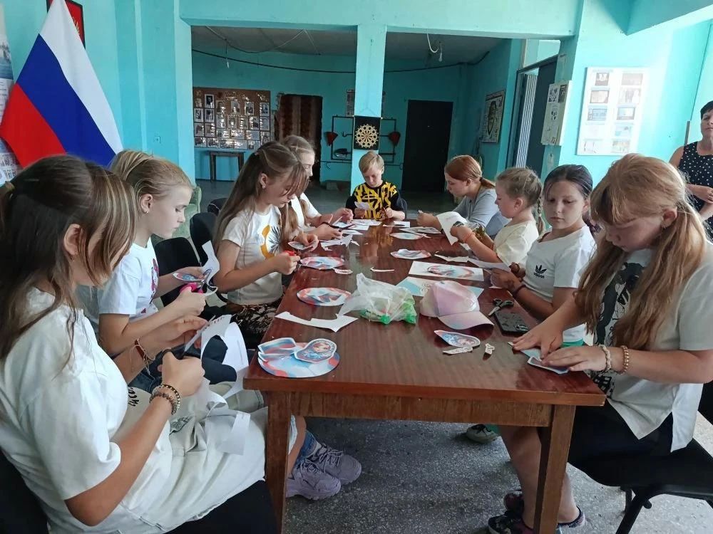 В Новоастраханском СДК Кременского МО прошло мероприятие, посвящённое празднованию Дня Российского флага В Новоастраханском СДК Кременского МО прошло мероприятие, посвящённое празднованию Дня Российского флага