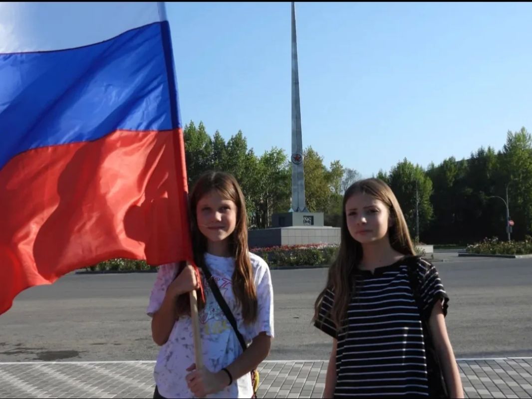 Молодёжный центр присоединился к Всероссийской акции «Символ народа»! Молодёжный центр присоединился к Всероссийской акции «Символ народа»!