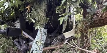 Кадры с места жёсткого ДТП с перевернувшимся автобусом в Ровеньках ЛНР Семеро госпитализированы. Возбуждено уголовное дело. Следователи уже осмотрели автобус, опросили очевидцев и пассажиров