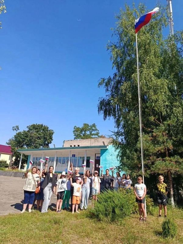 В Новоастраханском СДК Кременского МО прошло мероприятие, посвящённое празднованию Дня Российского флага В Новоастраханском СДК Кременского МО прошло мероприятие, посвящённое празднованию Дня Российского флага
