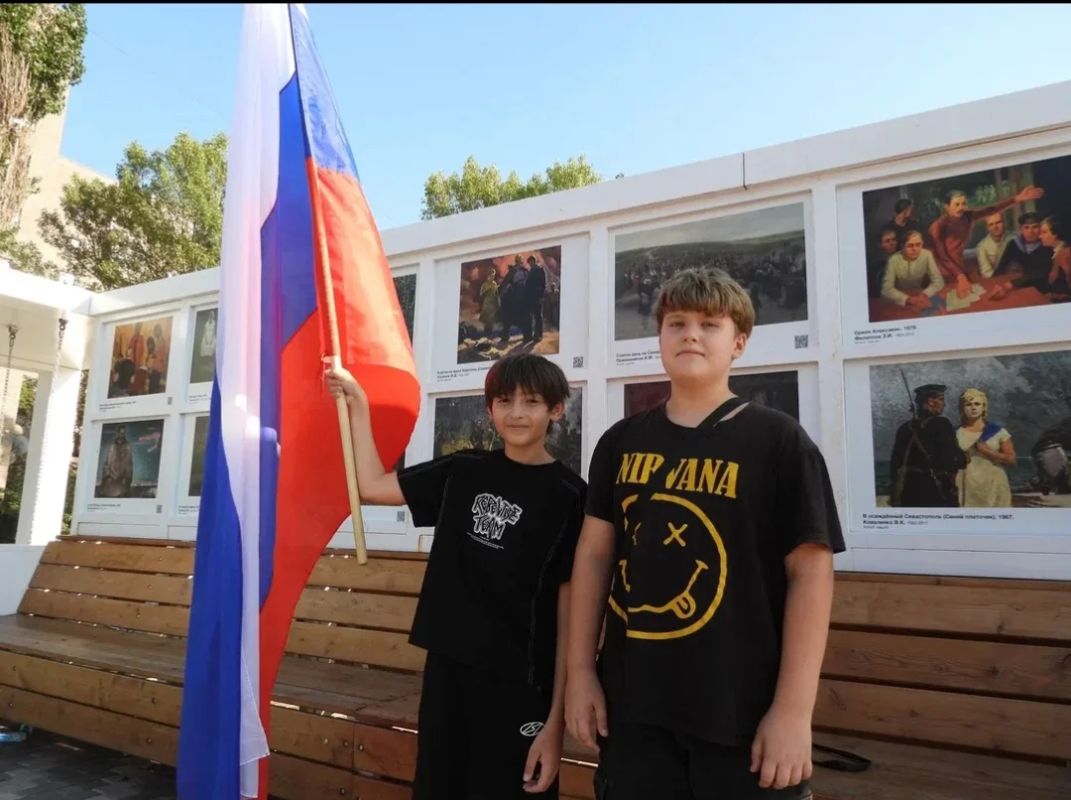Молодёжный центр присоединился к Всероссийской акции «Символ народа»! Молодёжный центр присоединился к Всероссийской акции «Символ народа»!
