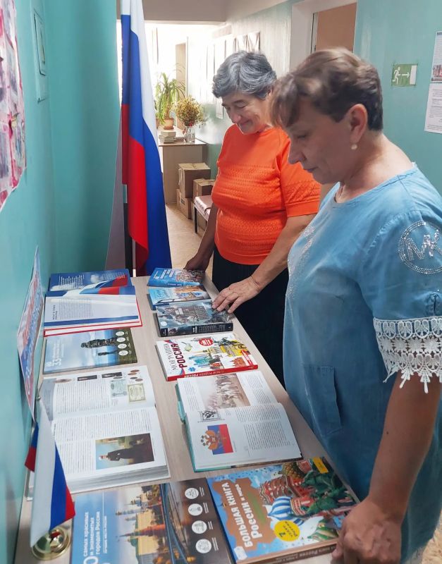 Библиотеки Краснодонщины провели патриотические мероприятия в честь Дня Государственного флага Российской Федерации Библиотеки Краснодонщины провели патриотические мероприятия в честь Дня Государственного флага Российской Федерации