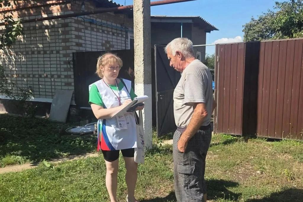 Члены УИК Славяносербского округа информируют избирателей о выборах в Госдуму Члены УИК Славяносербского округа информируют избирателей о выборах в Госдуму