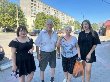 Молодежь Перевальска отметила День Государственного флага акцией добра