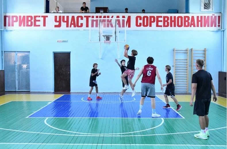 В Свердловске состоялся турнир по стритболу, посвящённый Дню Государственного флага РФ В Свердловске состоялся турнир по стритболу, посвящённый Дню Государственного флага РФ