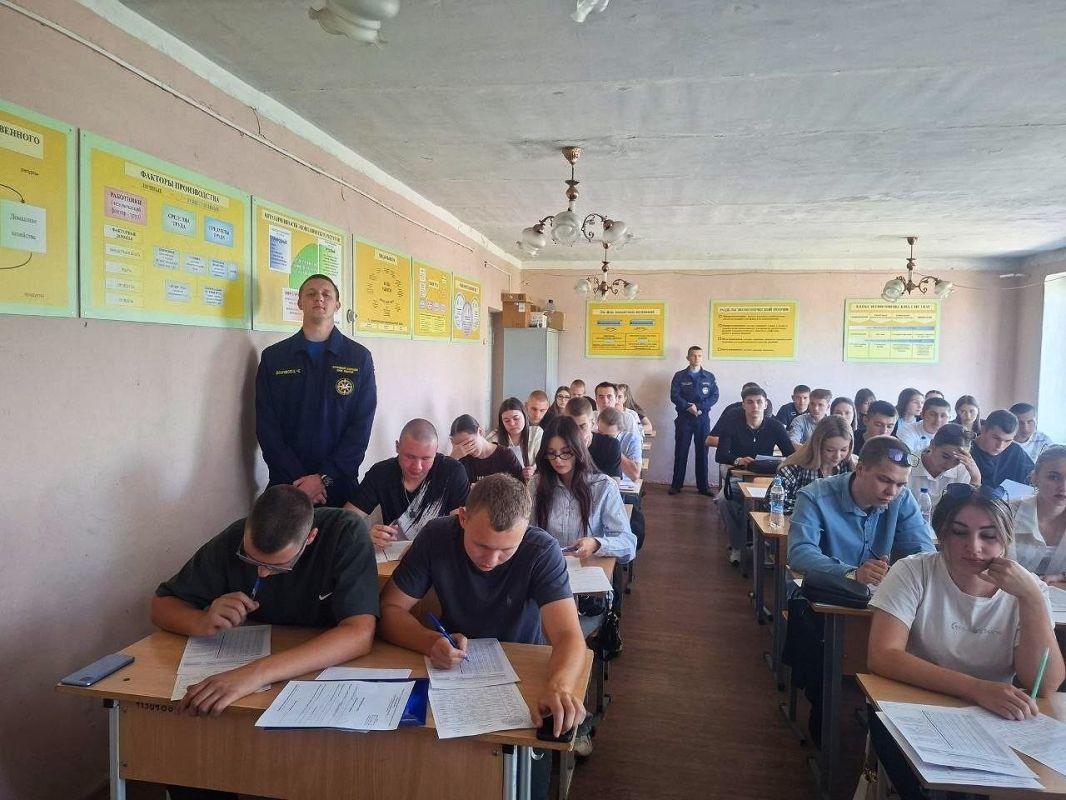 С 16 по 19 августа на базе Краснодонского факультета инженерии и менеджмента (филиал) «ЛГУ им. В. Даля» прошли вступительные экзамены на очную и заочную форму обучения для абитуриентов контрактной формы и магистратуры С 16 по 19 августа на базе Краснодонского факультета инженерии и менеджмента (филиал) «ЛГУ им. В. Даля» прошли вступительные экзамены на очную и заочную форму обучения для абитуриентов контрактной формы и магистратуры