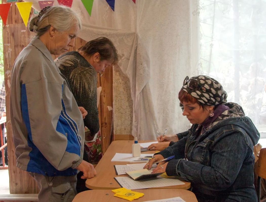 22 августа 2014 года Республика встретила первый гумконвой МЧС России 22 августа 2014 года Республика встретила первый гумконвой МЧС России