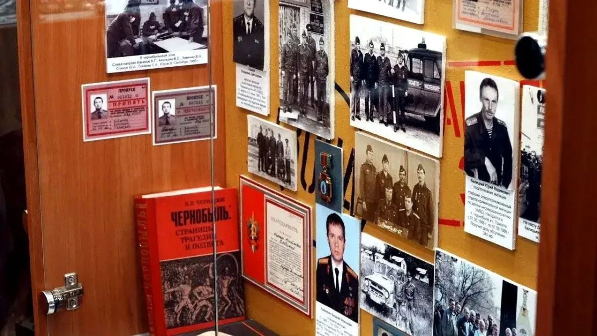 Молодые сотрудники регионального МВД познакомились с историей Государственного флага России Молодые сотрудники регионального МВД познакомились с историей Государственного флага России