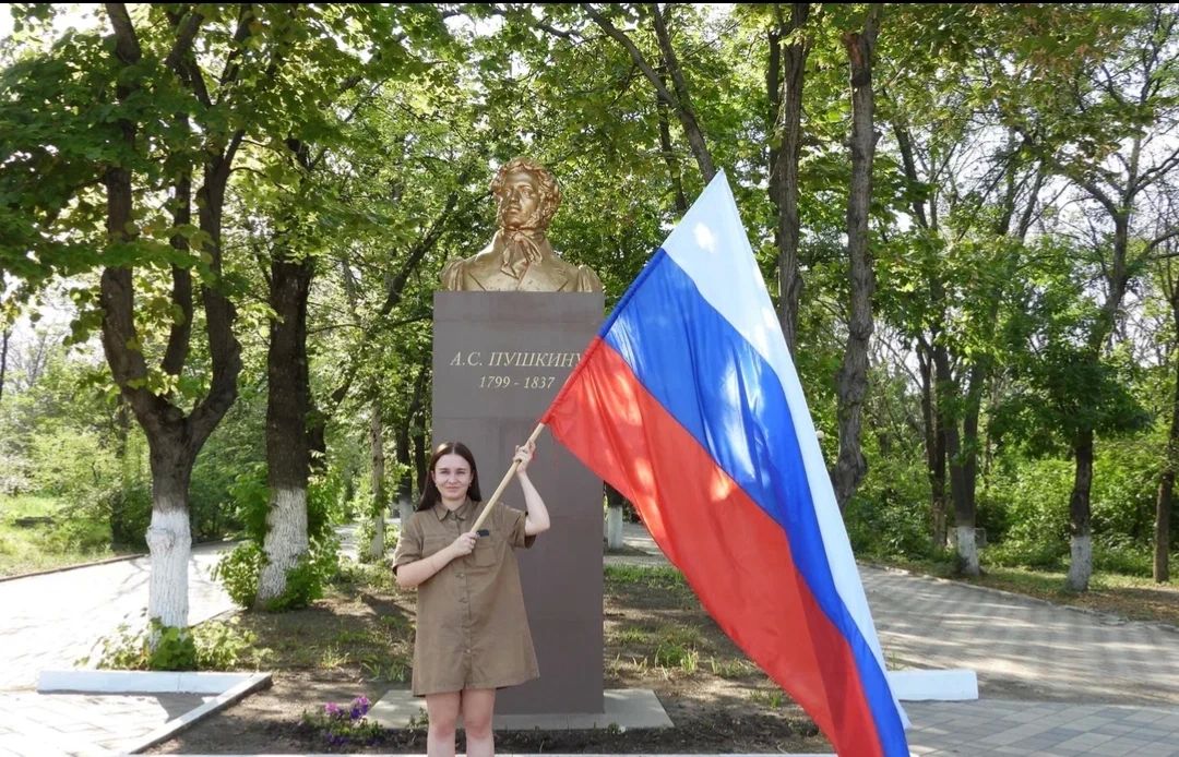 Молодёжный центр присоединился к Всероссийской акции «Символ народа»! Молодёжный центр присоединился к Всероссийской акции «Символ народа»!