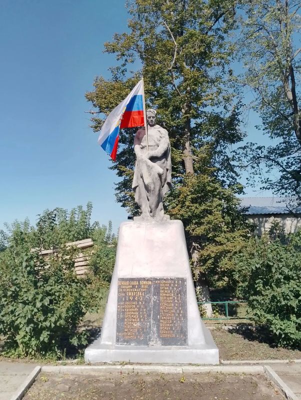 Сотрудники ГБОУ ЛНР "Старобельский корпус имени Маргелова" совместно с кадетами активно приняли участие в акции «Мир, благородство», в рамках которой они заменили флагшток Сотрудники ГБОУ ЛНР "Старобельский корпус имени Маргелова" совместно с кадетами активно приняли участие в акции «Мир, благородство», в рамках которой они заменили флагшток