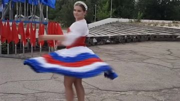 Под флагом Родины моей. 22 августа в России отмечают важный для страны государственный праздник - День флага