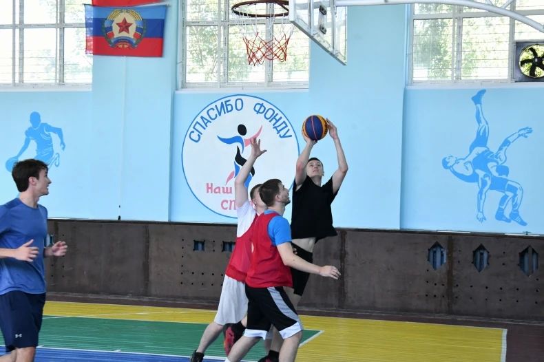 В Свердловске состоялся турнир по стритболу, посвящённый Дню Государственного флага РФ В Свердловске состоялся турнир по стритболу, посвящённый Дню Государственного флага РФ