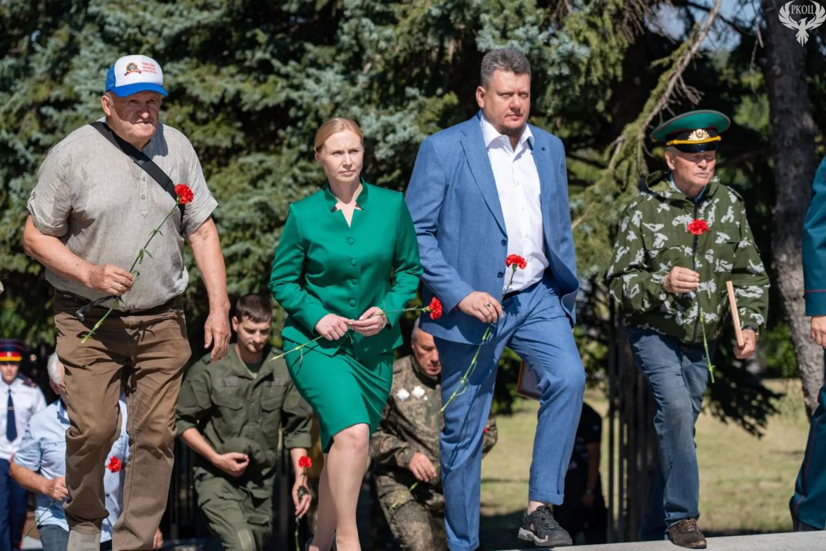 В Луганске отметили День Государственного флага В Луганске отметили День Государственного флага