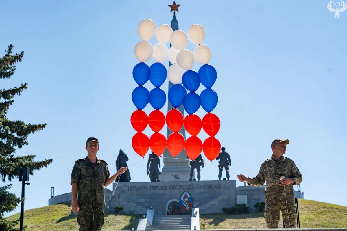 В Луганске отметили День Государственного флага В Луганске отметили День Государственного флага