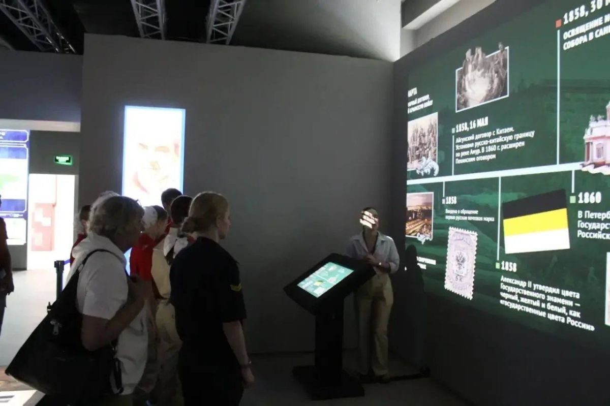 В историческом парке «Россия – Моя история» в Луганске прошли тематические экскурсии ко Дню флага России В историческом парке «Россия – Моя история» в Луганске прошли тематические экскурсии ко Дню флага России
