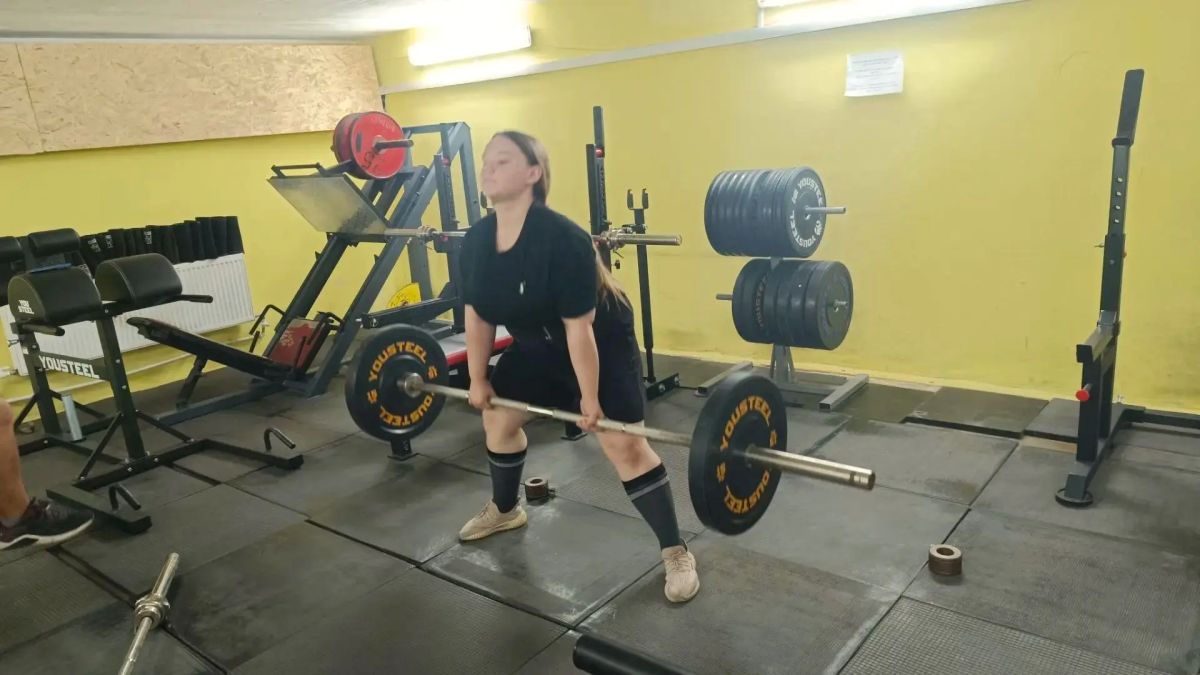 В МБУ ДО «Рубежанская спортивная школа» в рамках гражданско-патриотического воспитания прошло открытое учебно-тренировочное занятие по пауэрлифтингу, приуроченное ко Дню Государственного флага России В МБУ ДО «Рубежанская спортивная школа» в рамках гражданско-патриотического воспитания прошло открытое учебно-тренировочное занятие по пауэрлифтингу, приуроченное ко Дню Государственного флага России