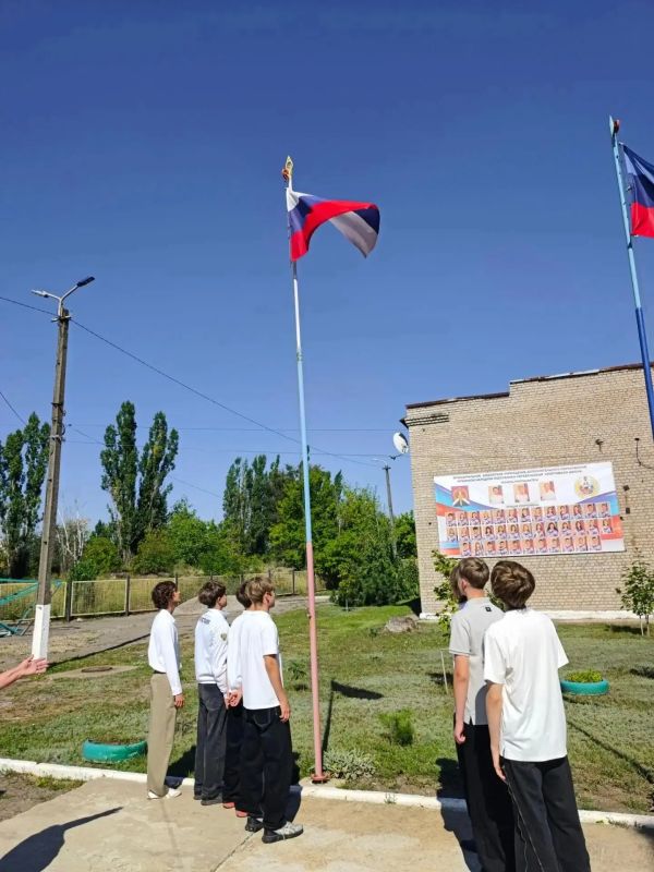 «В Перевальской спортшколе отметили День Государственного флага РФ» «В Перевальской спортшколе отметили День Государственного флага РФ»
