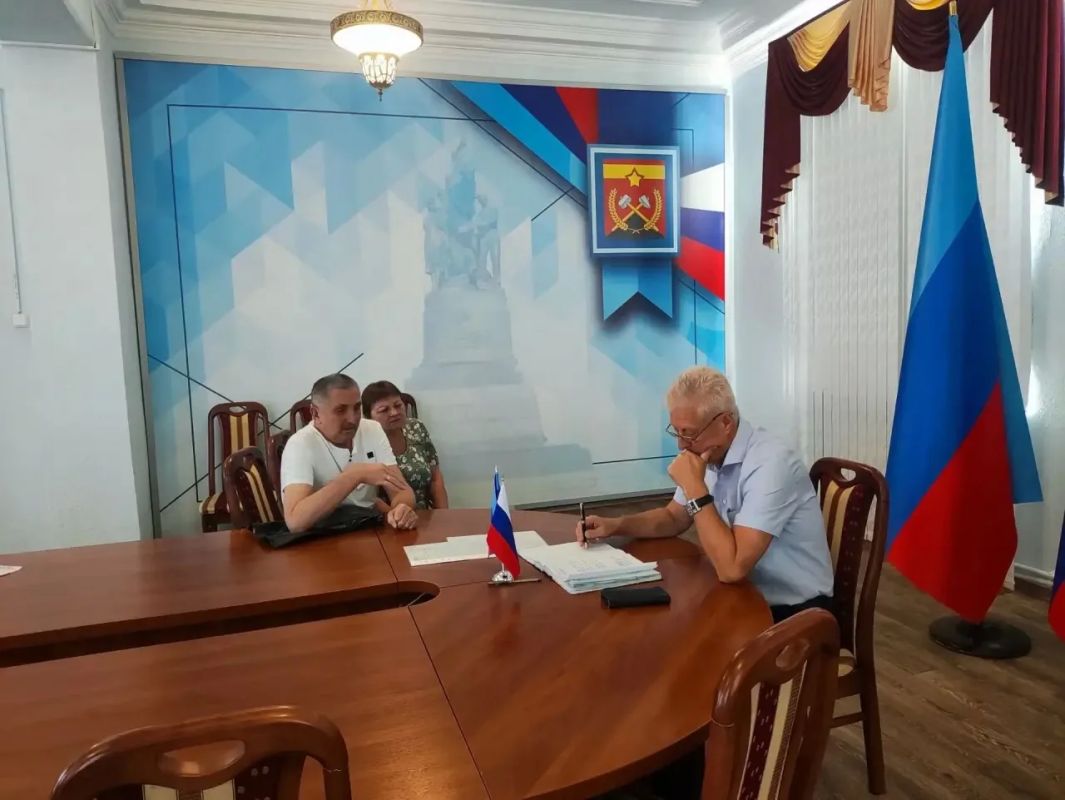 Следуя задачам, которые ставит перед нами Глава Республики Леонид Пасечник, провел в Администрации округа личный прием граждан в продолжение практики прямого диалога с населением Следуя задачам, которые ставит перед нами Глава Республики Леонид Пасечник, провел в Администрации округа личный прием граждан в продолжение практики прямого диалога с населением