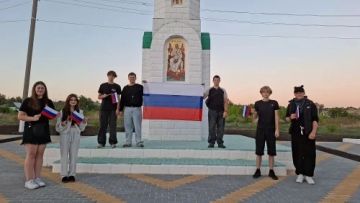 В посёлке Городище прошёл флешмоб ко Дню Государственного флага России