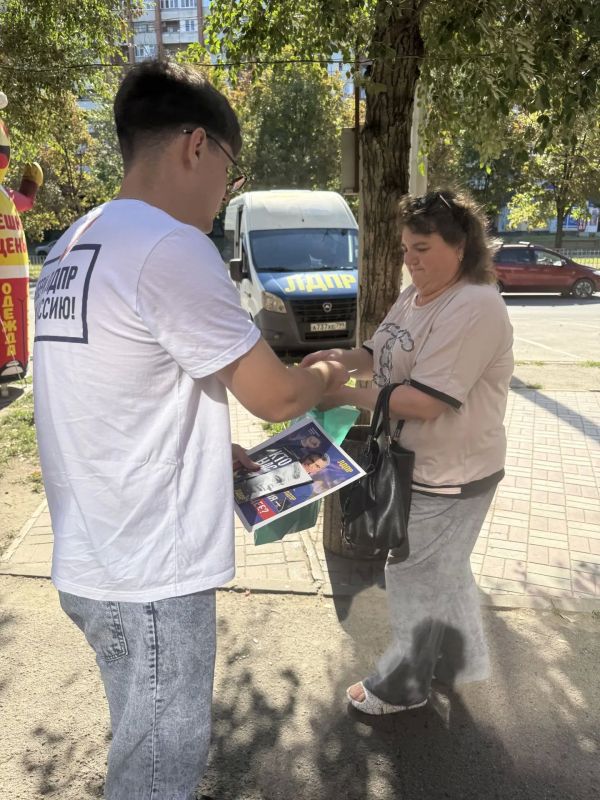 Галина Дуброва: «Как тут создавать семьи?» – именно этот вопрос сегодня звучал чаще всего в «Выездной приемной Слуцкого» в Луганске Галина Дуброва: «Как тут создавать семьи?» – именно этот вопрос сегодня звучал чаще всего в «Выездной приемной Слуцкого» в Луганске