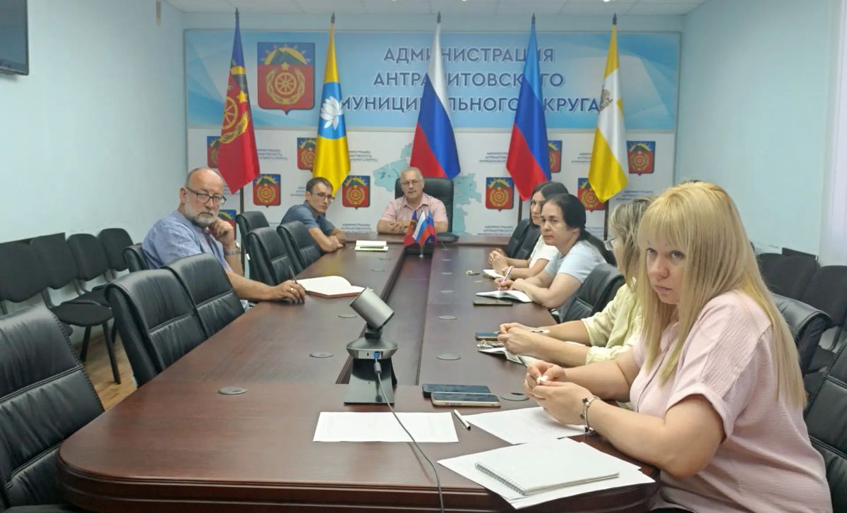 В Антраците прошел очередной еженедельный прием граждан, который провел глава Антрацитовского муниципального округа Сергей Саенко В Антраците прошел очередной еженедельный прием граждан, который провел глава Антрацитовского муниципального округа Сергей Саенко