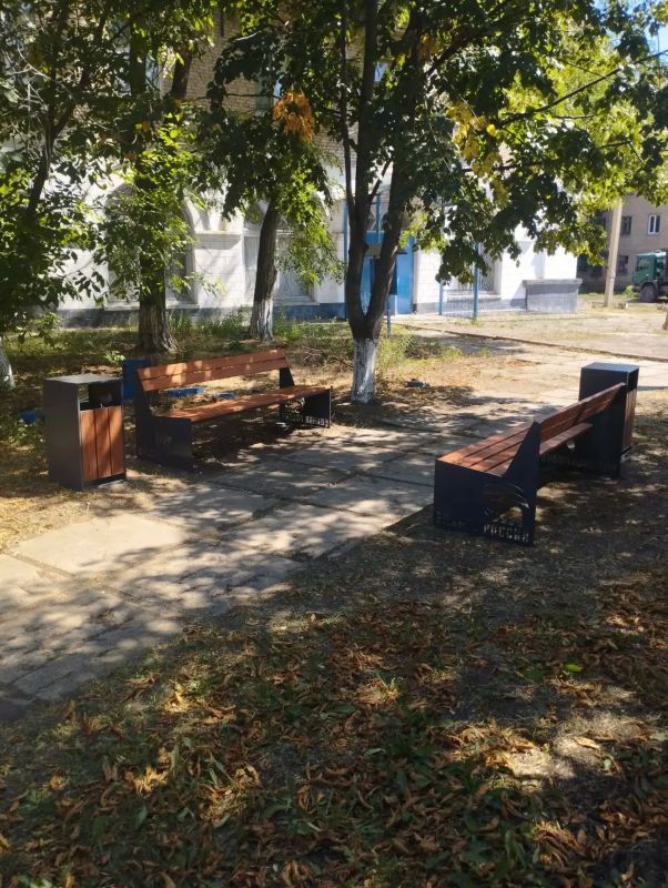 В рамках плановых мероприятий по улучшению комфортной городской среды в населенных пунктах нашего муниципалитета, силами МУП «ДЭРСУ» выполнены работы по установке новых лавочек и урн по ул. Архангельская и Лузина В рамках плановых мероприятий по улучшению комфортной городской среды в населенных пунктах нашего муниципалитета, силами МУП «ДЭРСУ» выполнены работы по установке новых лавочек и урн по ул. Архангельская и Лузина