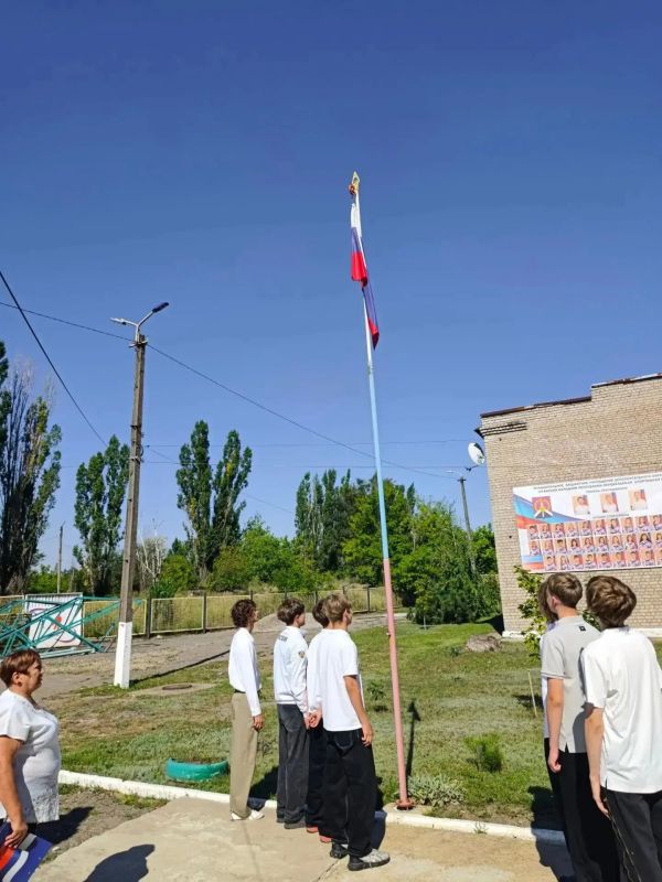 «В Перевальской спортшколе отметили День Государственного флага РФ» «В Перевальской спортшколе отметили День Государственного флага РФ»