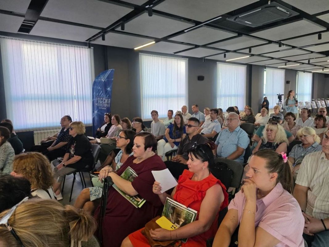 Ольга Бас: В продолжение Августовского совещания в мультимедийном парке «Россия — моя история» состоялась презентация учебника для школьников пятых-седьмых классов «Донбасс и Новороссия» Ольга Бас: В продолжение Августовского совещания в мультимедийном парке «Россия — моя история» состоялась презентация учебника для школьников пятых-седьмых классов «Донбасс и Новороссия»