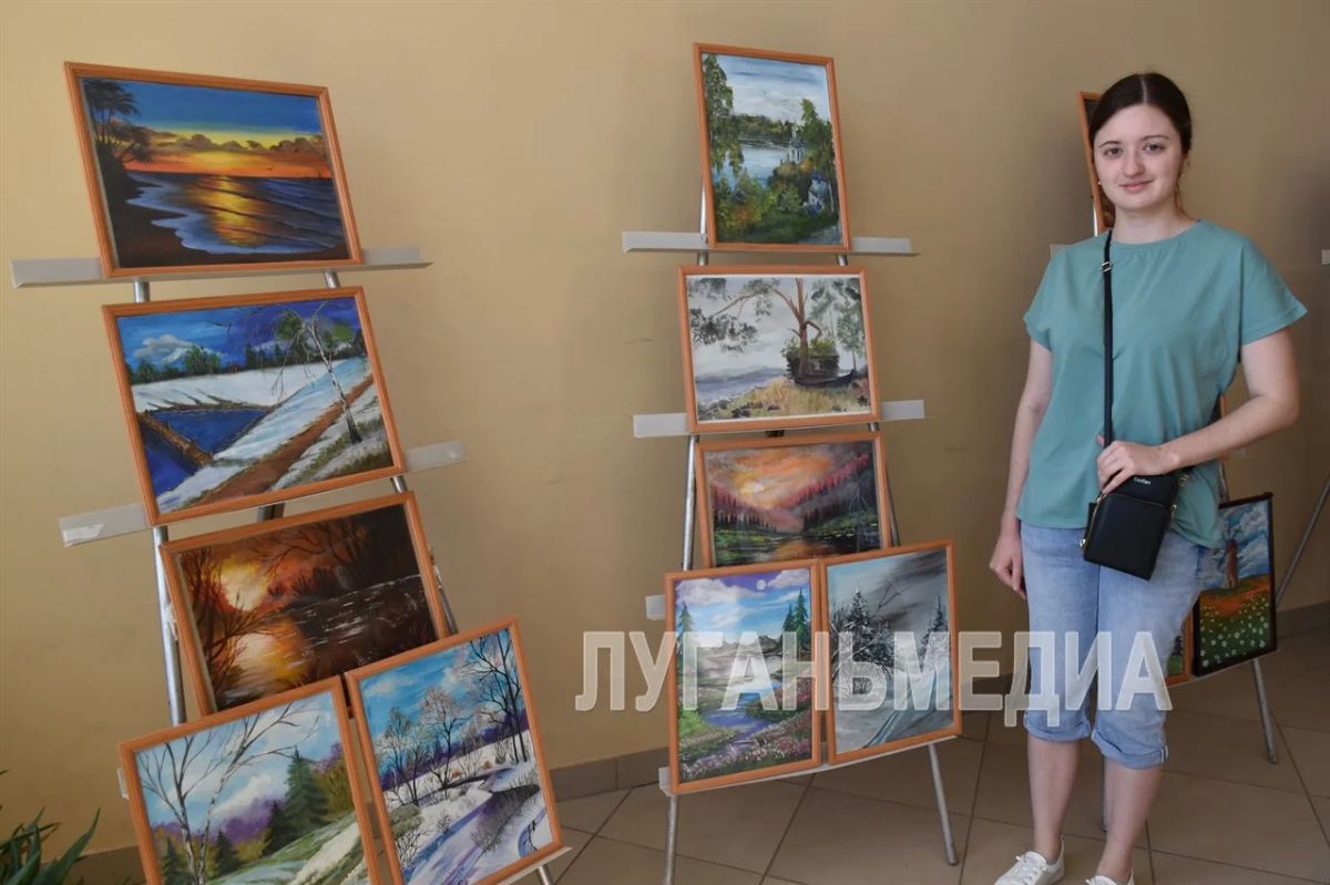 В Центре культуры и досуга «Заря» города Первомайска открылась выставка пейзажей «Все сезоны красоты» В Центре культуры и досуга «Заря» города Первомайска открылась выставка пейзажей «Все сезоны красоты»