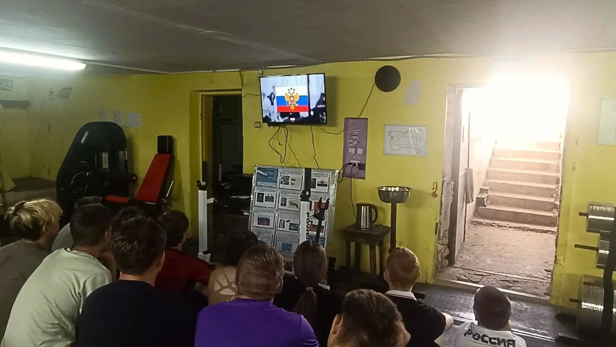 В МБУ ДО «Рубежанская спортивная школа» в рамках гражданско-патриотического воспитания прошло открытое учебно-тренировочное занятие по пауэрлифтингу, приуроченное ко Дню Государственного флага России В МБУ ДО «Рубежанская спортивная школа» в рамках гражданско-патриотического воспитания прошло открытое учебно-тренировочное занятие по пауэрлифтингу, приуроченное ко Дню Государственного флага России