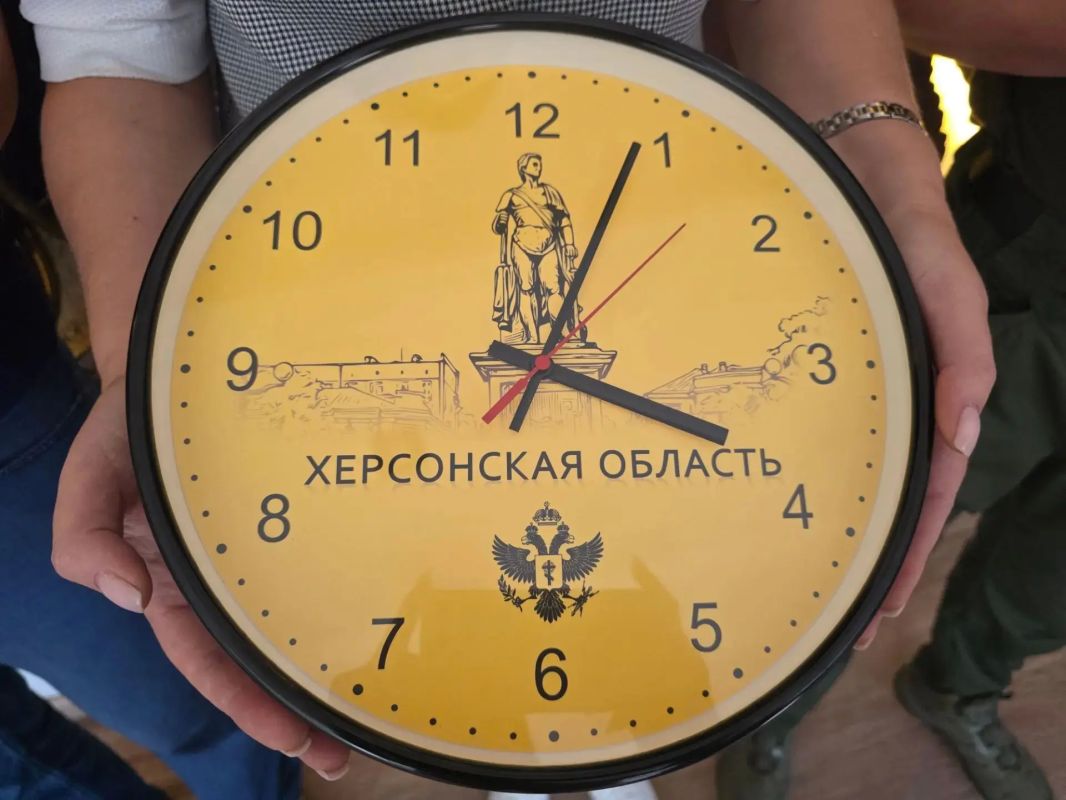 В рамках интеграционных процессов и в честь Года единства народов России, с радостью продолжаю наполнять музей часов Администрации города Луганска уникальными экспонатами - символами нашей богатой и колоритной страны В рамках интеграционных процессов и в честь Года единства народов России, с радостью продолжаю наполнять музей часов Администрации города Луганска уникальными экспонатами - символами нашей богатой и колоритной страны