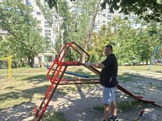 Благоустроена еще одна детская площадка в Жовтневом районе