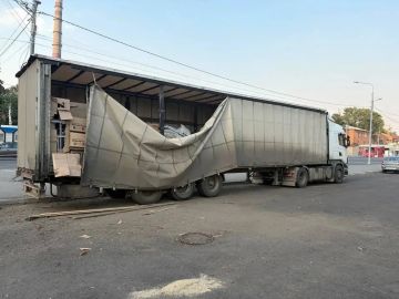 В Луганске вражеский дрон атаковал гражданский грузовик у больницы