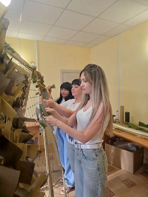 Сотрудники Управления передали очередную партию маскировочных сетей для военнослужащих Сотрудники Управления передали очередную партию маскировочных сетей для военнослужащих