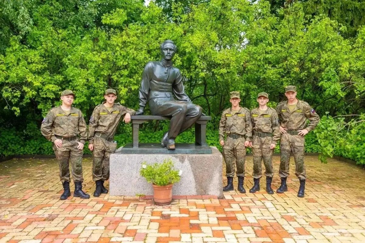 Ребята из Красного Луча – участники военно-патриотических сборов ПФО «Гвардеец-2026» Ребята из Красного Луча – участники военно-патриотических сборов ПФО «Гвардеец-2026»