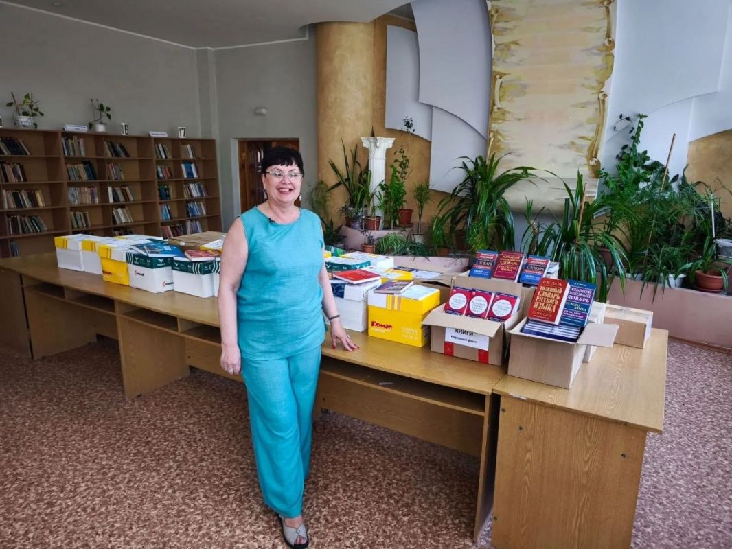 ИЗ ЧЕЛЯБИНСКА — В СТАРОБЕЛЬСК: КНИГИ ПРОШЛИ СОТНИ КИЛОМЕТРОВ, ЧТОБЫ ПОПАСТЬ К СТУДЕНТАМ ЛНР ИЗ ЧЕЛЯБИНСКА — В СТАРОБЕЛЬСК: КНИГИ ПРОШЛИ СОТНИ КИЛОМЕТРОВ, ЧТОБЫ ПОПАСТЬ К СТУДЕНТАМ ЛНР