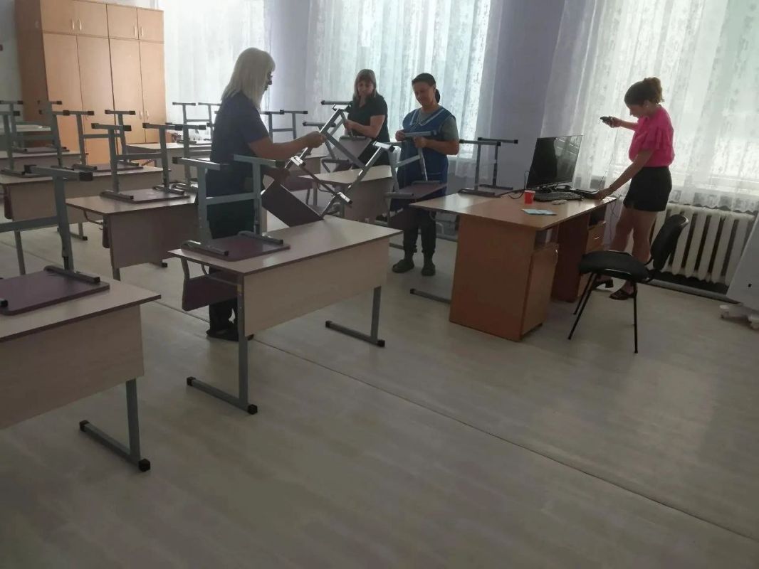 Наталья Ушакова - зам председателя м.о. была на приемке ГБОУ ЛНР "СЛСШ пгт Наталья Ушакова - зам председателя м.о. была на приемке ГБОУ ЛНР "СЛСШ пгт
