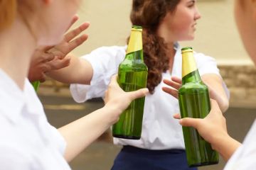 Беда на дне стакана!. Алкоголь – это внутриклеточный яд, который разрушает жизненно важные органы человека – печень, сердце, мозг