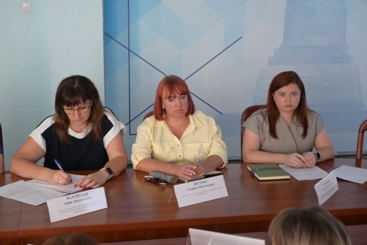 Сегодня в Администрации Краснодонского муниципального округа состоялось очередное заседание рабочей группы межведомственной комиссии Луганской Народной Республики по противодействию нелегальной занятости на территории... Сегодня в Администрации Краснодонского муниципального округа состоялось очередное заседание рабочей группы межведомственной комиссии Луганской Народной Республики по противодействию нелегальной занятости на территории...