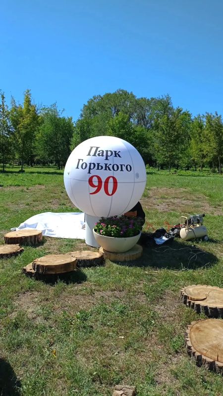 В парке Горького появились новые инсталляции и цветочные композиции В парке Горького появились новые инсталляции и цветочные композиции