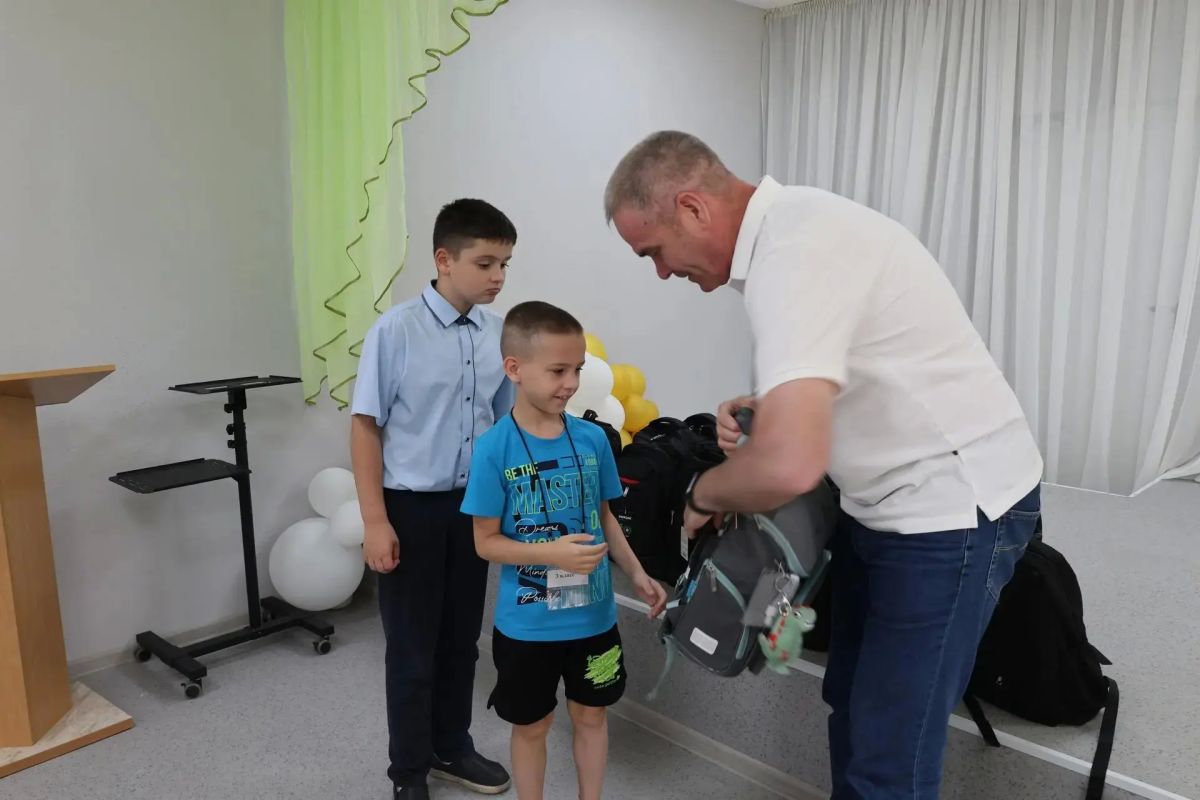 В рамках ежегодной республиканской акции «Помоги собраться в школу» школьники города Рубежное получили рюкзаки с канцелярскими наборами — поддержка оказывается при содействии Раиса Республики Татарстан Рустама Минниханова В рамках ежегодной республиканской акции «Помоги собраться в школу» школьники города Рубежное получили рюкзаки с канцелярскими наборами — поддержка оказывается при содействии Раиса Республики Татарстан Рустама Минниханова