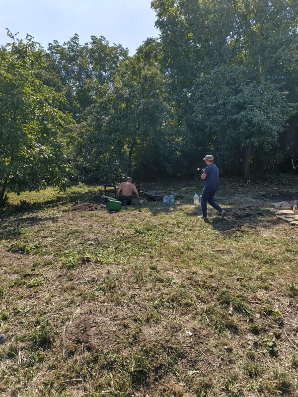 В Чернухино продолжается благоустройство сквера на улице Центральной В Чернухино продолжается благоустройство сквера на улице Центральной