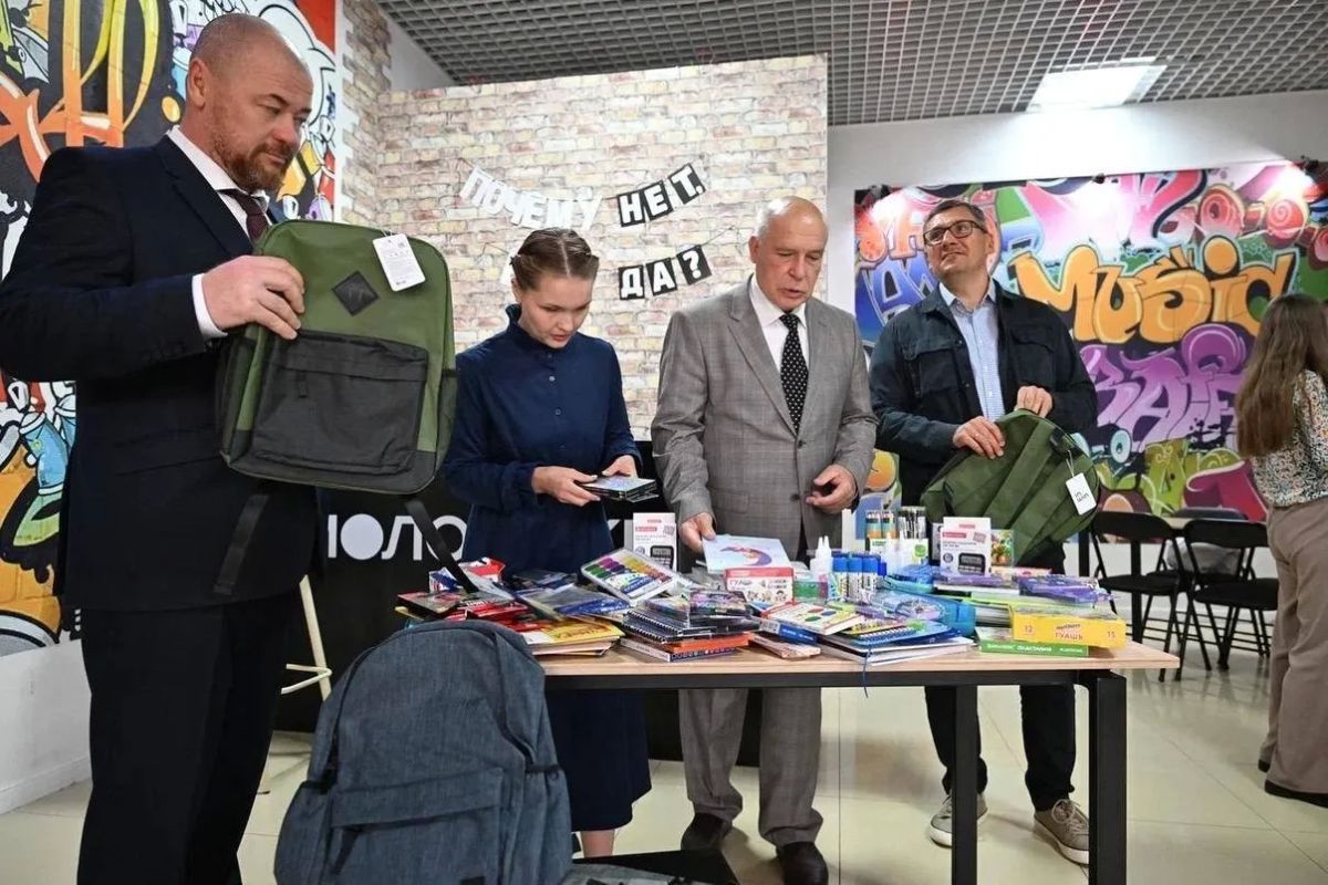 Депутаты Госсовета Коми собрали школьные наборы для детей из Ровеньков Депутаты Госсовета Коми собрали школьные наборы для детей из Ровеньков