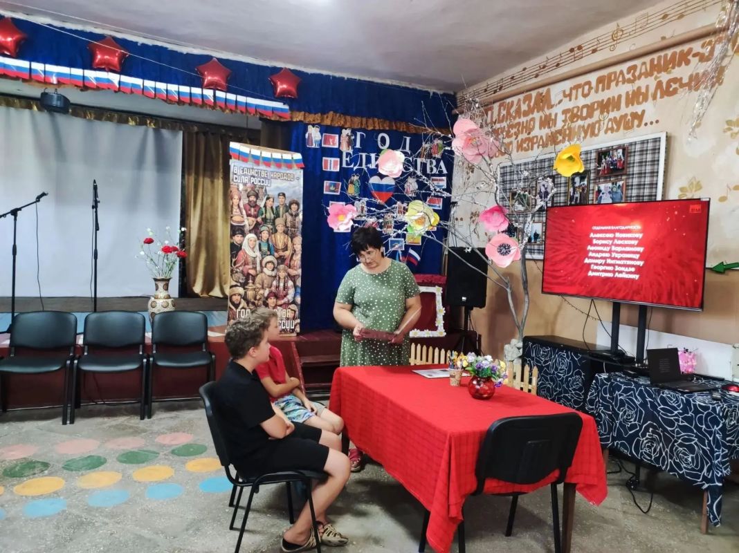 В Каменском сельском клубе прошёл просмотр видеоролика «Курить не модно» В Каменском сельском клубе прошёл просмотр видеоролика «Курить не модно»
