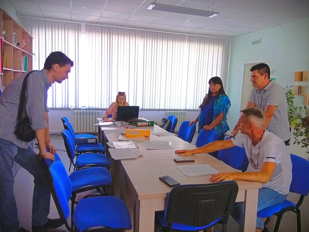 В рамках партийного проекта «Единой России» «Родительская приёмка» активисты местного отделения партии совместно со специалистами управления образования провели проверку готовности образовательных учреждений округа к новому... В рамках партийного проекта «Единой России» «Родительская приёмка» активисты местного отделения партии совместно со специалистами управления образования провели проверку готовности образовательных учреждений округа к новому...