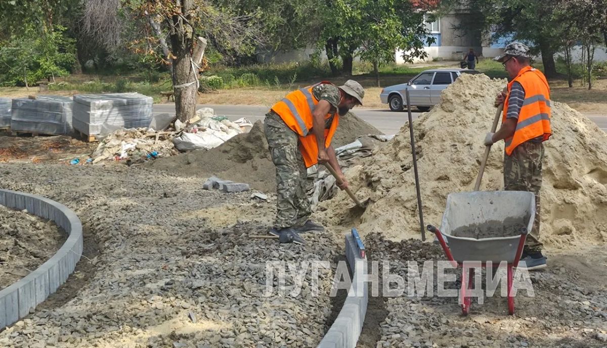 В Кировске на бульваре 40 лет Победы продолжаются работы по благоустройству В Кировске на бульваре 40 лет Победы продолжаются работы по благоустройству