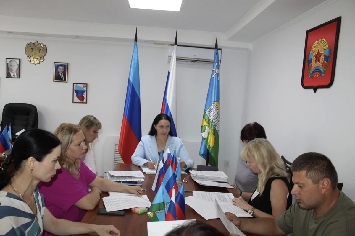 Сегодня, 26 августа 2026 года, в Администрации Новопсковского Муниципального округа состоялось заседание комиссии по соблюдению требований к служебному поведению и урегулированию конфликтов интересов