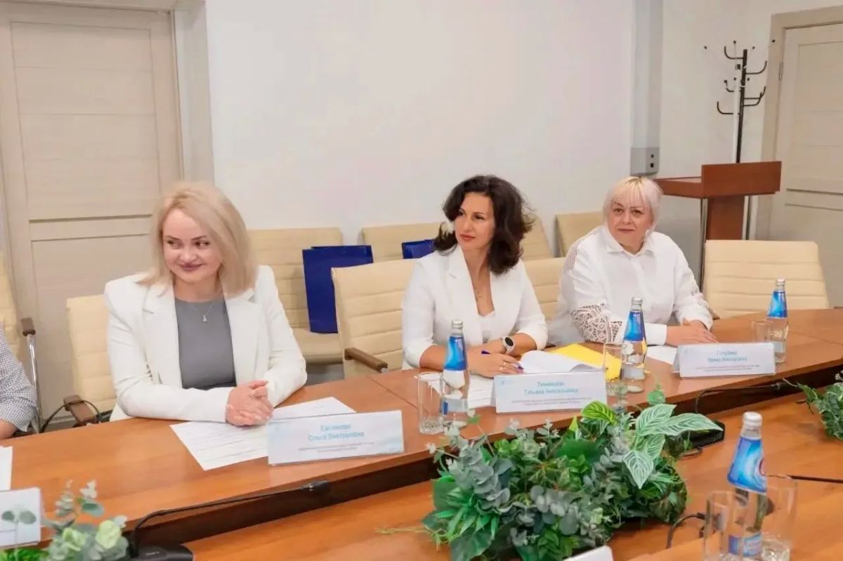 Делегация Минтруда ЛНР перенимает опыт у коллег Алтайского края Делегация Минтруда ЛНР перенимает опыт у коллег Алтайского края