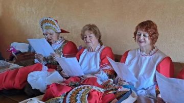 Калужане поделились сборником песен с коллегами из Первомайска